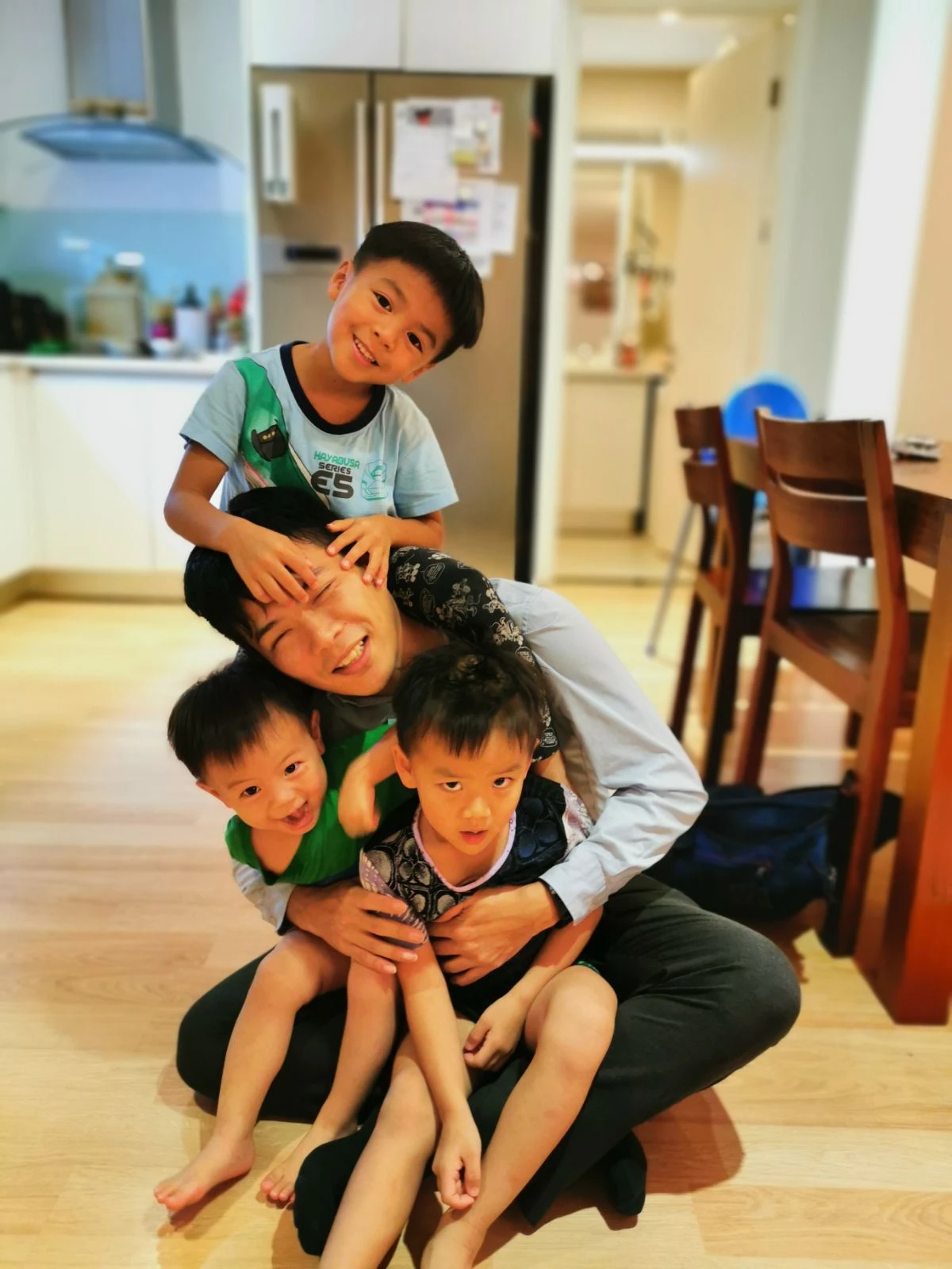 院長 林祥史が3人の子どもと過ごす家族写真